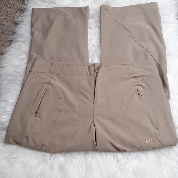 Nike Pants - Nike tan lightweight cargo capri pants